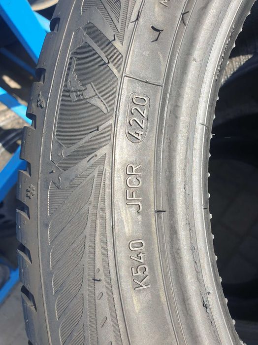 Шина 1шт 225/50 R17 98W Goodyear Vector 4 Season Gen-3.