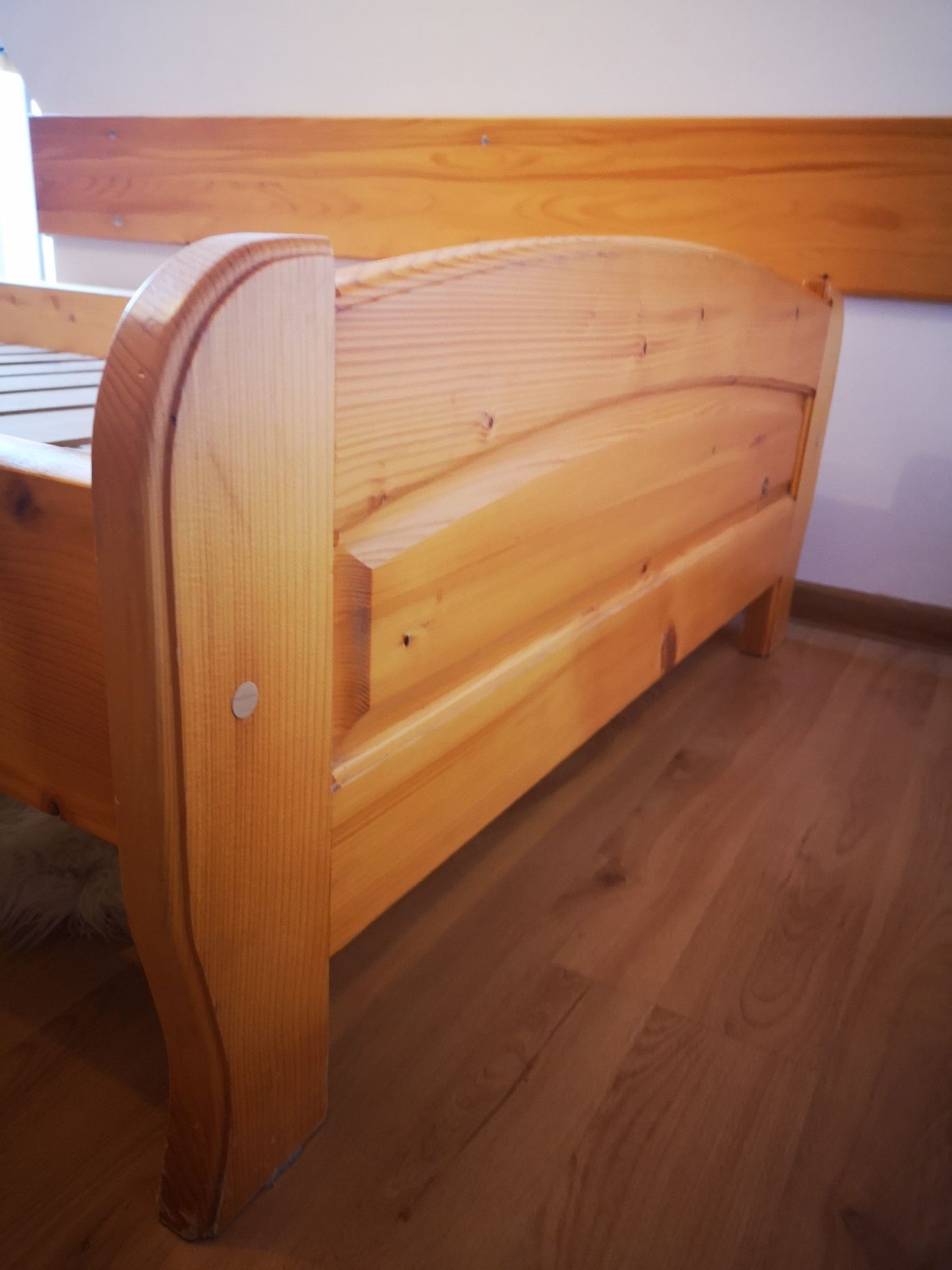 Łóżko drewniane bardzo solidne