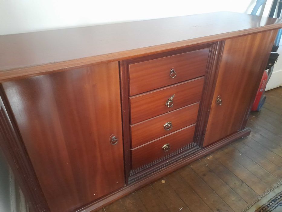 Mobília de sala de jantar(mesa,cadeiras,louceiro e aparador)