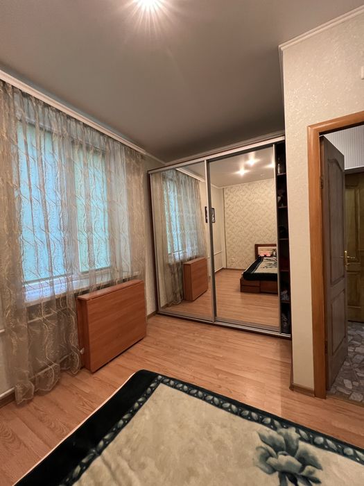 Продам 3-х кімнатну квартиру на Югоці