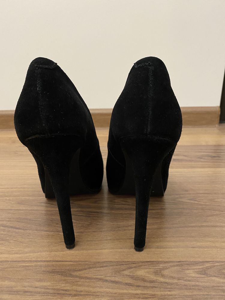 Buty damskie na obcasie KDNY