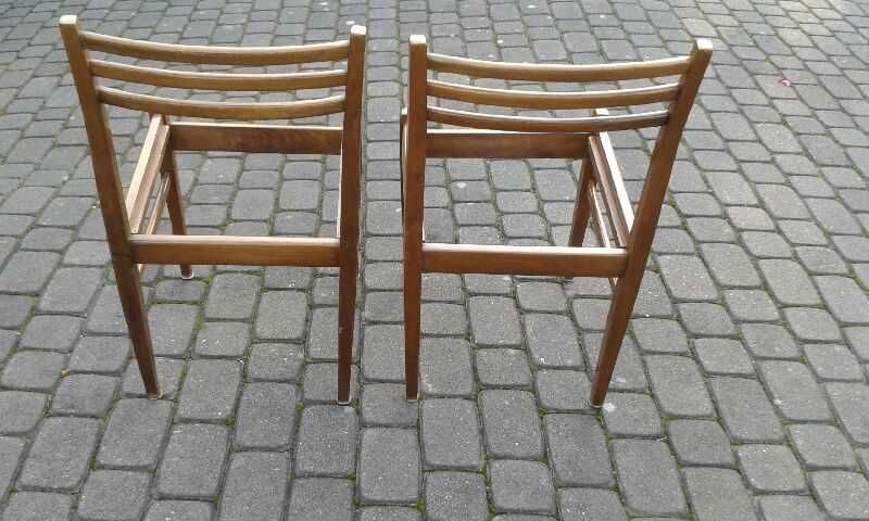 Krzesła z Jasienickiej Fabryki Mebli Giętych z okresu PRL