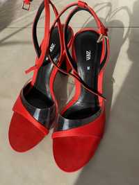 Czerwone sandalki zara