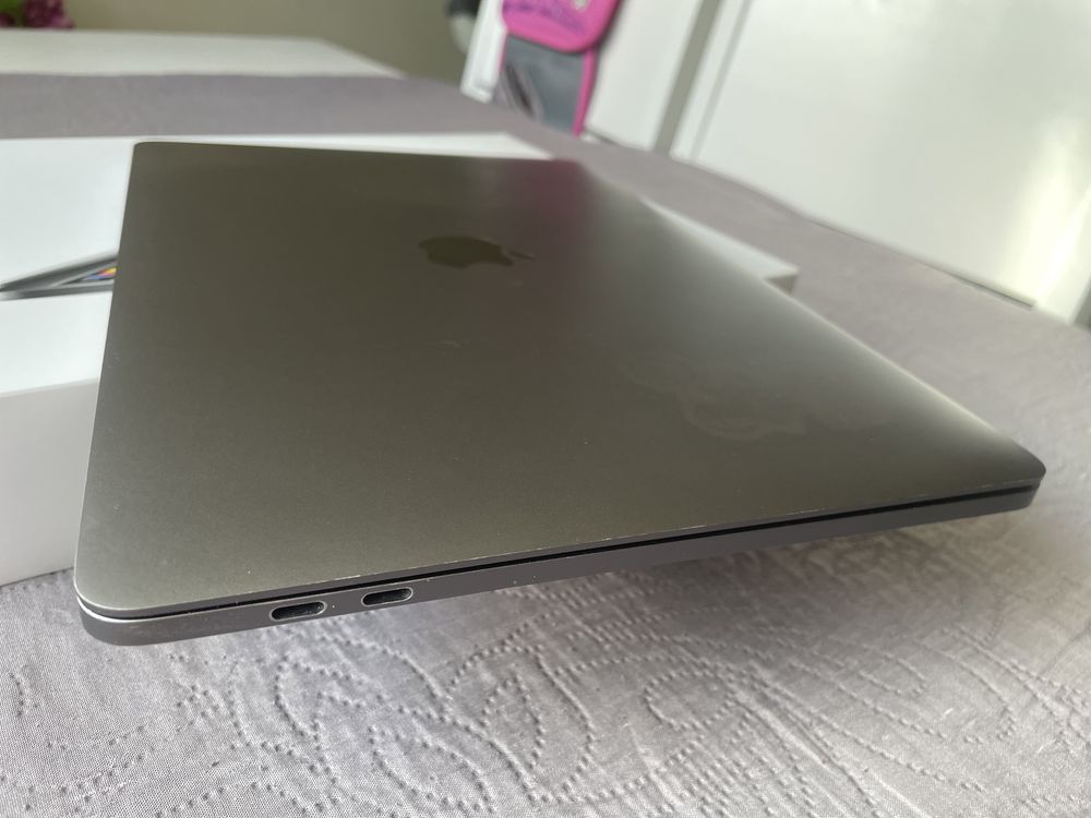 Apple MacBook Pro 13.3 2017 touchbar 3.1Ghz i5 8/256 обмін iphone торг