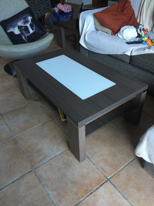 Mesa de centro em madeira e vidro