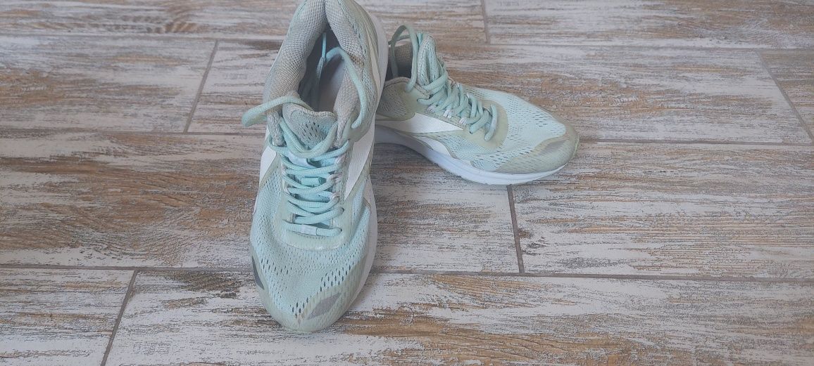 Кросівки Reebok 37,5