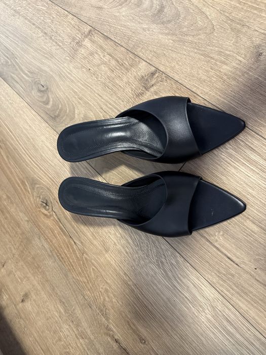 Стильні та зручні мюлі, підійдуть під будь-які образи.