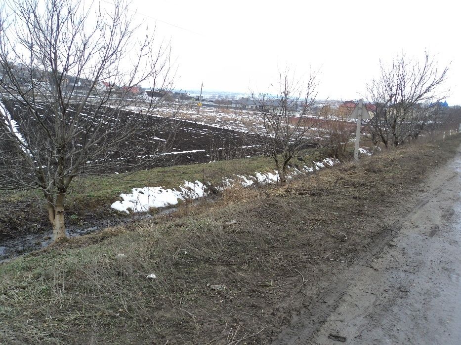 Город біля траси Чернівці-Сторожинець