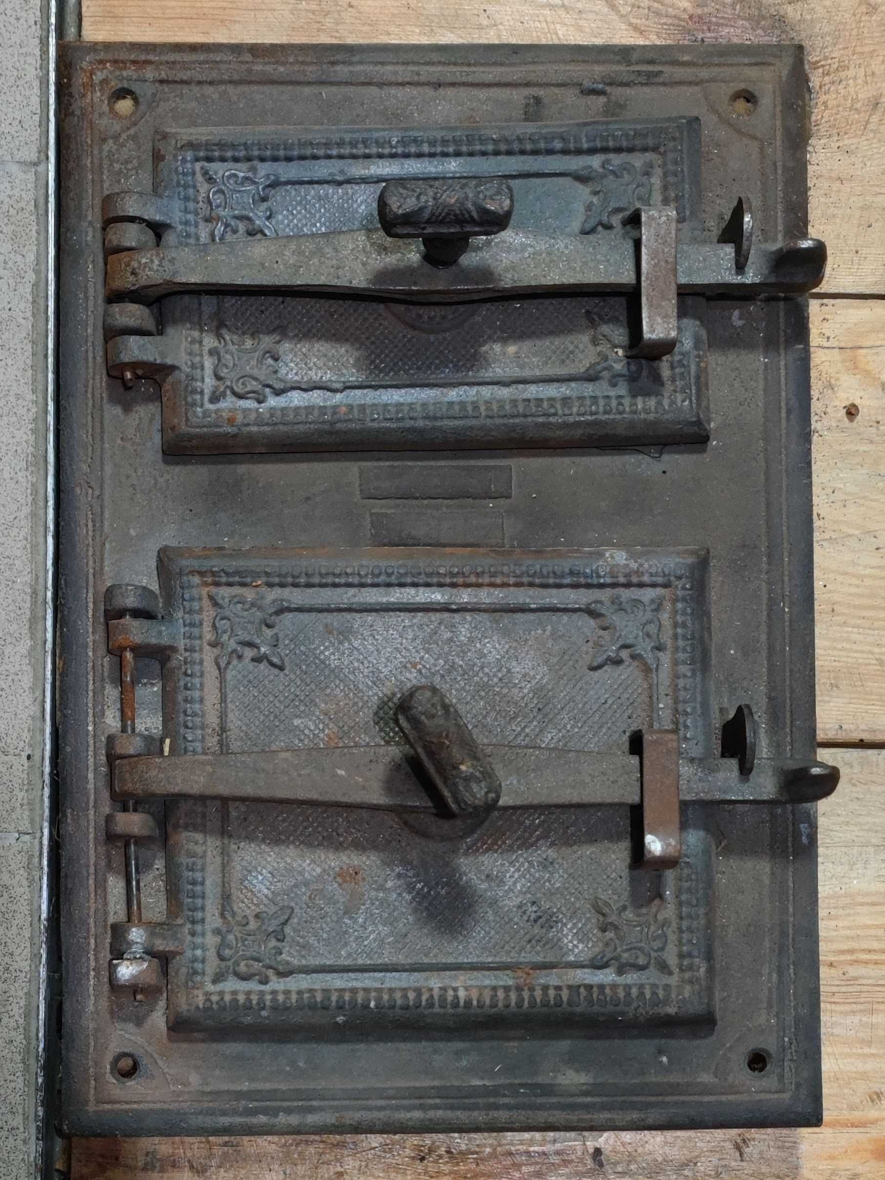 drzwiczki żeliwne do pieca zdobione