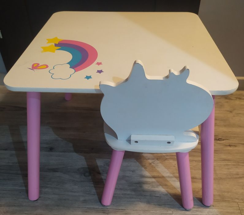 Stolik i krzesełko dla dziewczynki