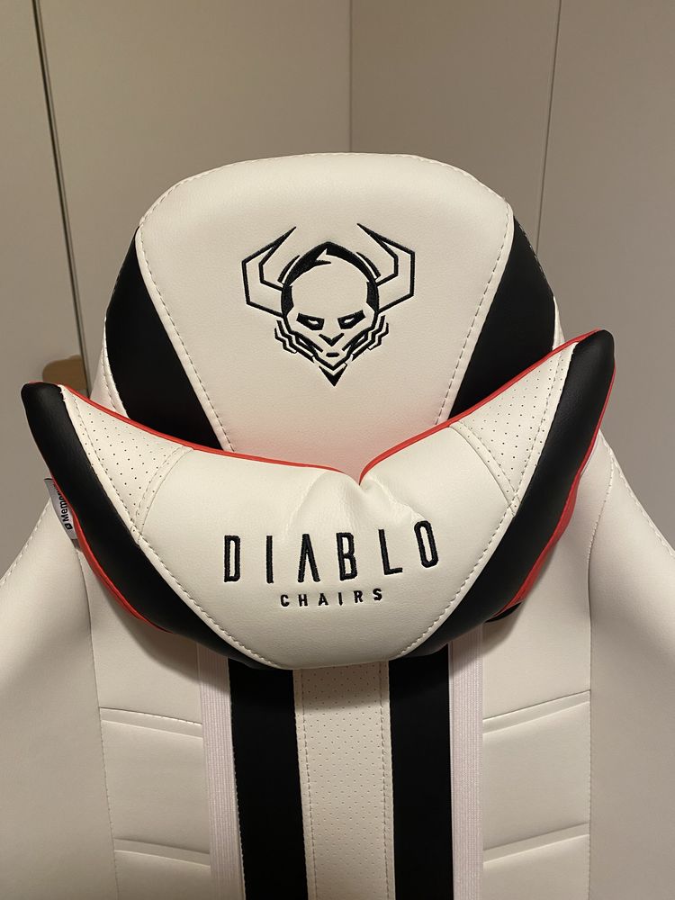 Fotel Diablo X-Ray 2.0 Normal Size: Biało-czarny