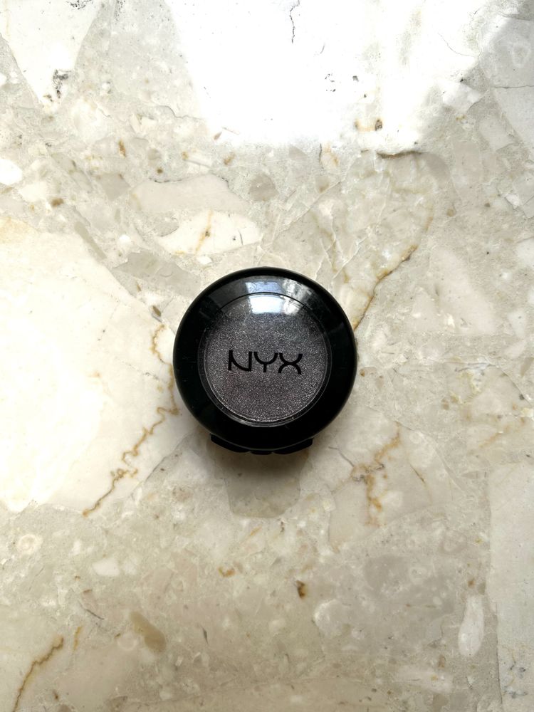 Cienie do powiek Inglot, Mac, Nyx, róż Neo Make-up, balsam do ust