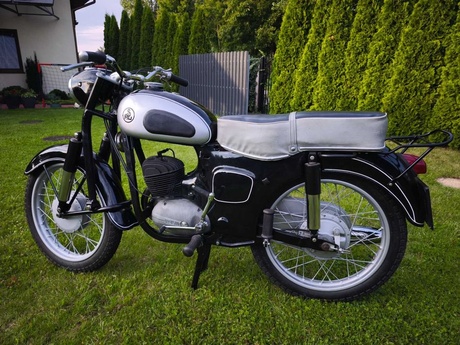 Motocykl SHL M11 po kompletnej renowacji wyprzedaż kolekcji OSA WFM