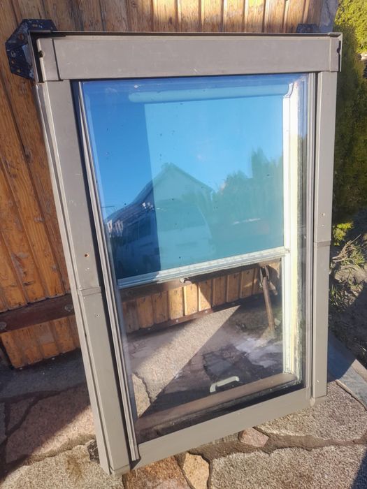 Okno dachowe z roletą 80x120