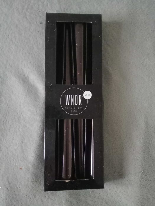 Komplet 4  Czarnych Świec Stożkowych – Eleganckie Świece Stołowe 25 cm