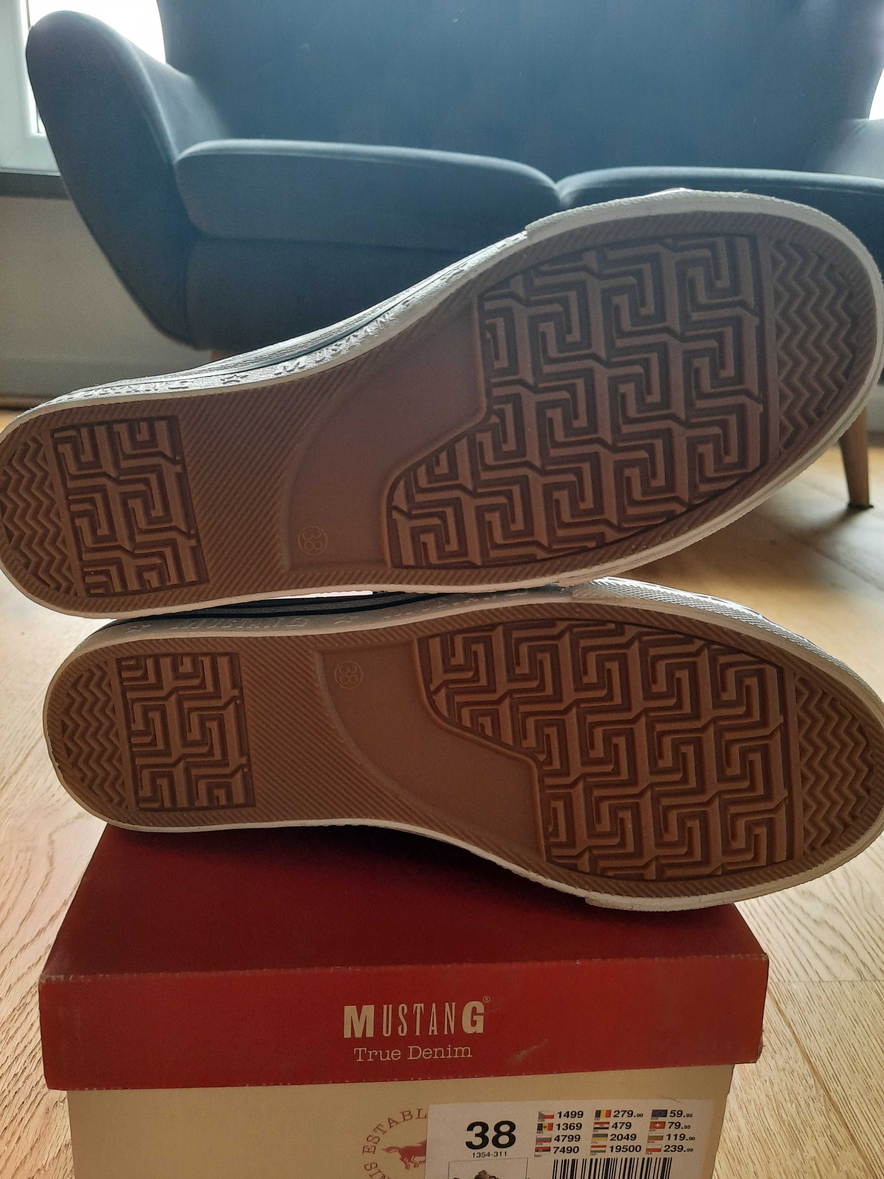 Buty sportowe chłopięce mustang 38 nowe