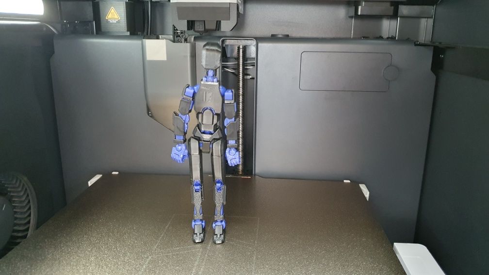 Figurka wojownik z drukarki 3d ruchomy (klon-minilegendy]