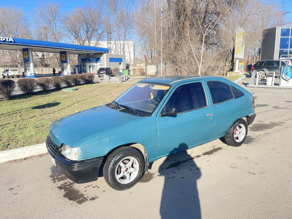 Opel kadet 1,3 на полном ходу! Торг уместен.