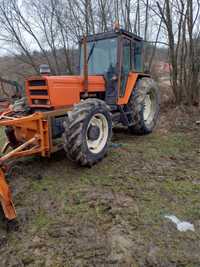 Ciągnik rolniczy Renault 1181-4 (Traktor)