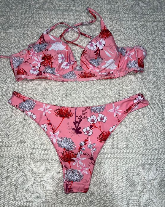 Bikini rosa floral brasileiro novo tam M ajustável em cima