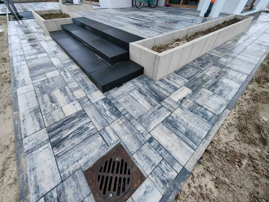 Układanie kostki brukowej i montaż ogrodzeń