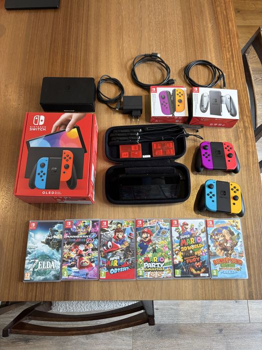 Nintendo Switch Oled + 2 comandos extra + 6 jogos