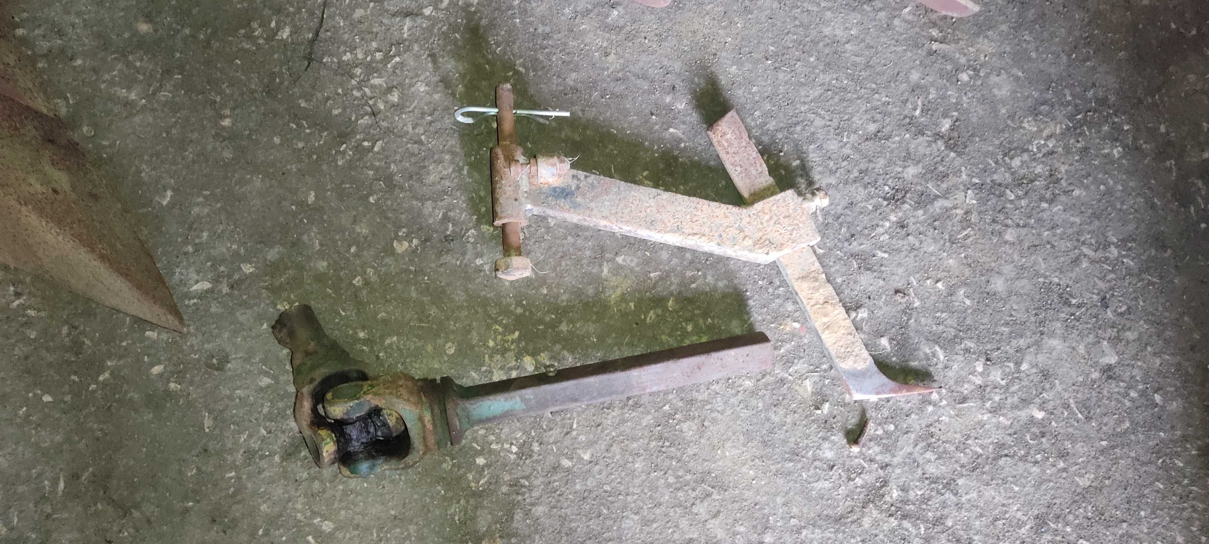 Moto enchada com reboque