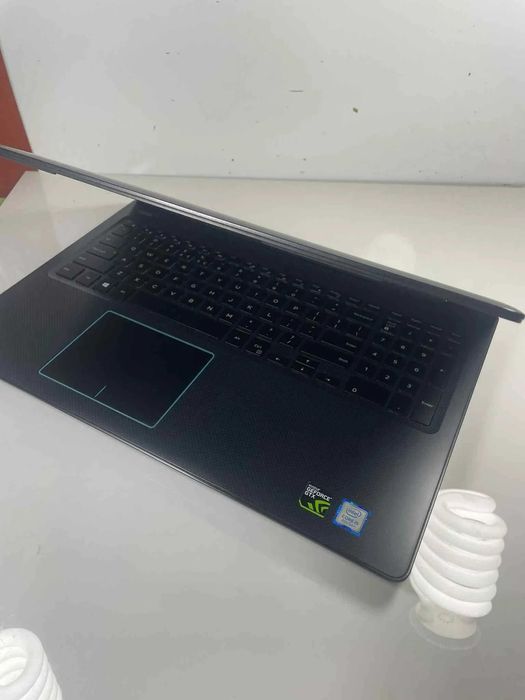 Laptop Dell I5-8GEN GTX 1050 8/256GB WIN 11 ZASILACZ