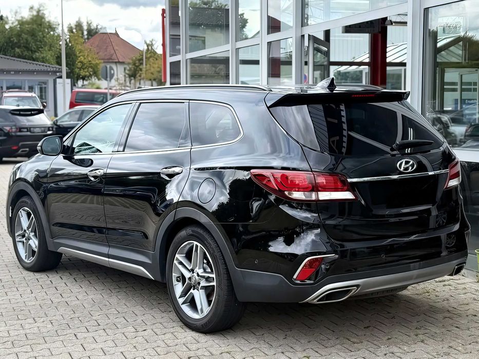 Hyundai Grand Santa Fe      2016