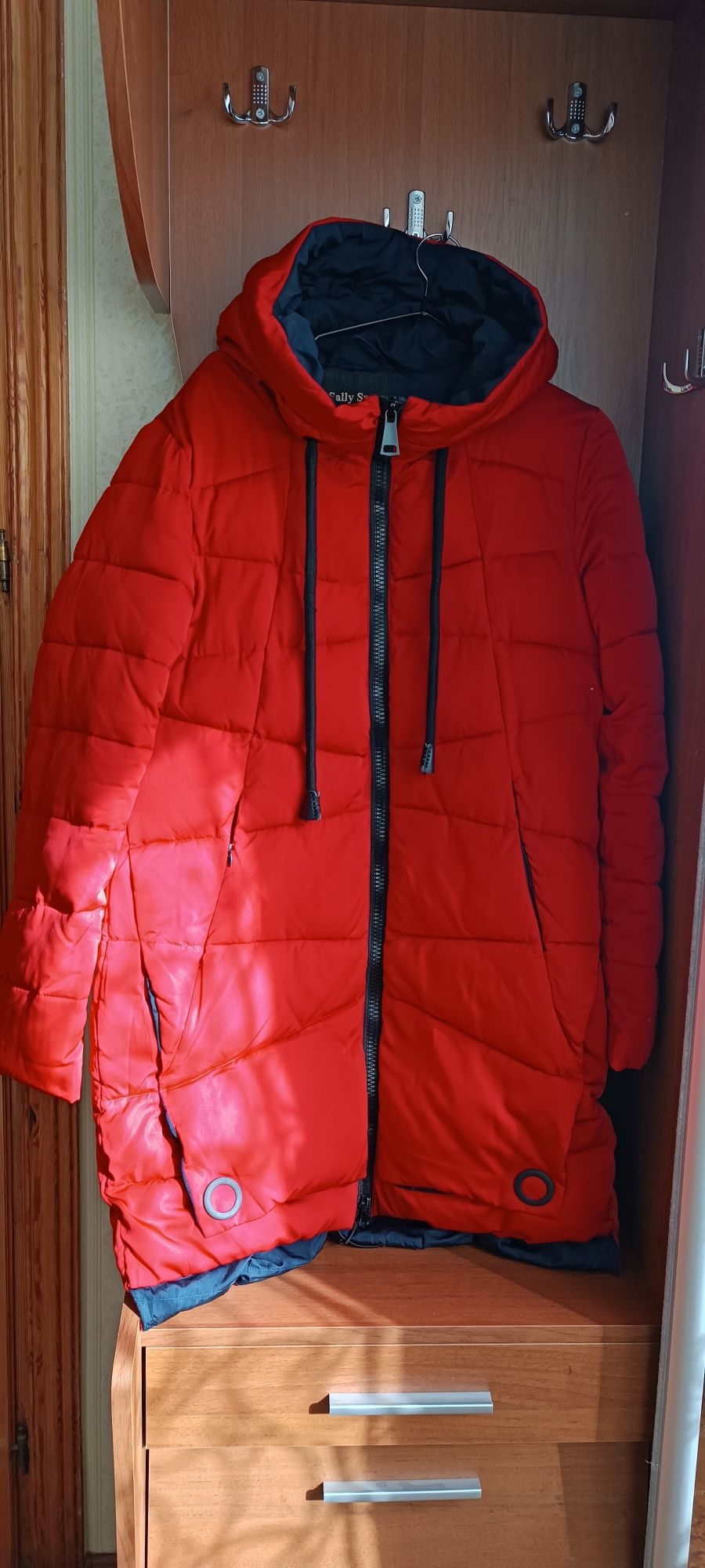 Зимова куртка червона жіноча