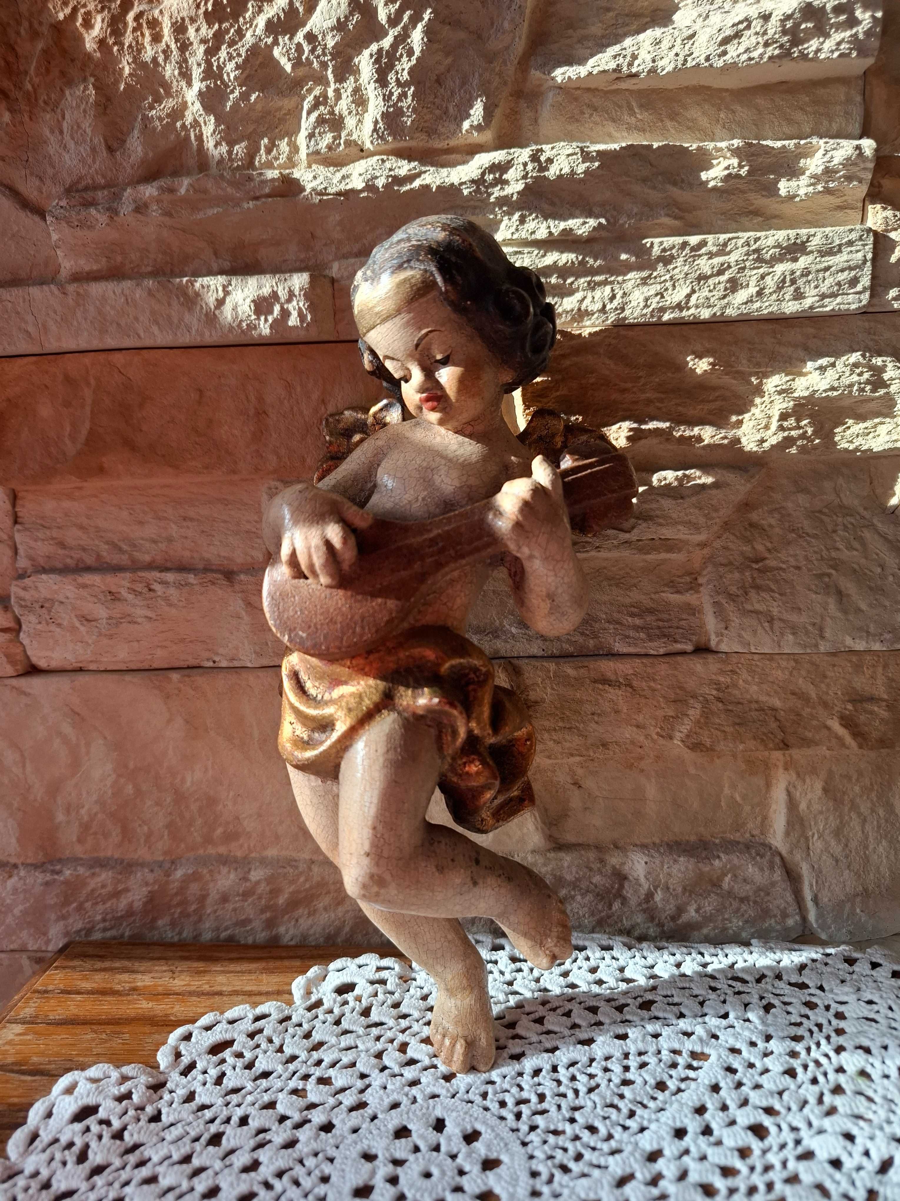 Rzeźba z drewna, polichromia, Anioł Putto, Amor miłości