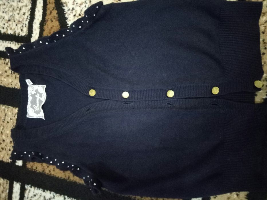 Продам жилетку на девочку