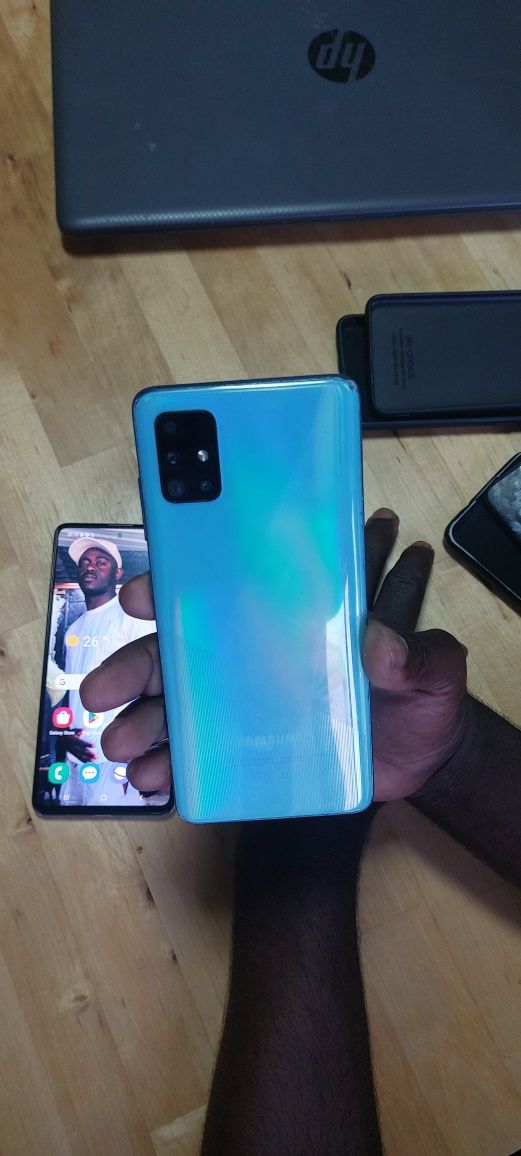 2 Samsungs A52s 5G
