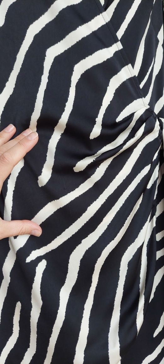 H&M r.L sukienka kopertowa zwierzęcy print / zebra