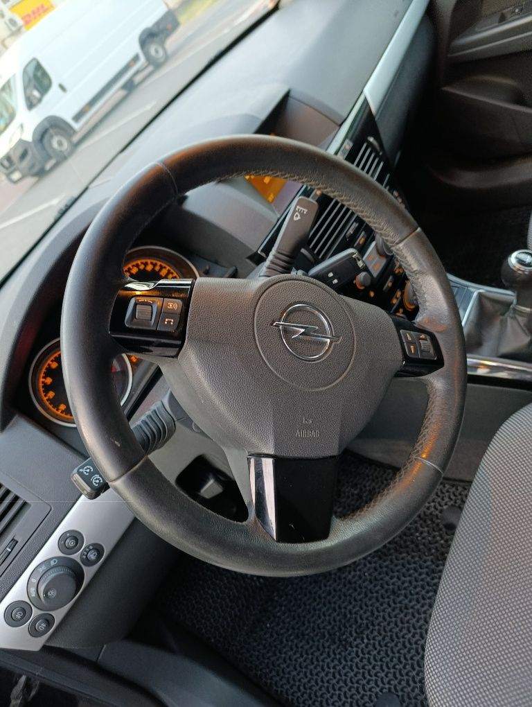 Opel astra h 1,6 2010г.
