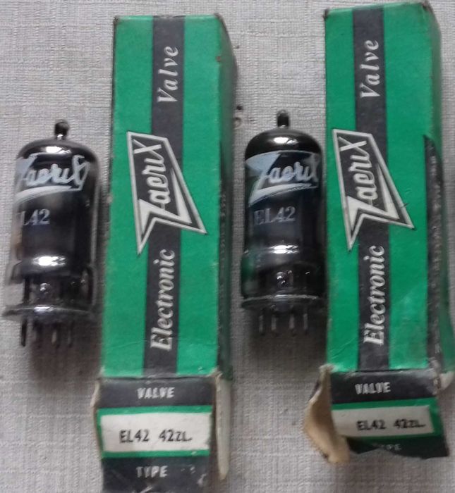 Dwie lampy elektronowe EL42