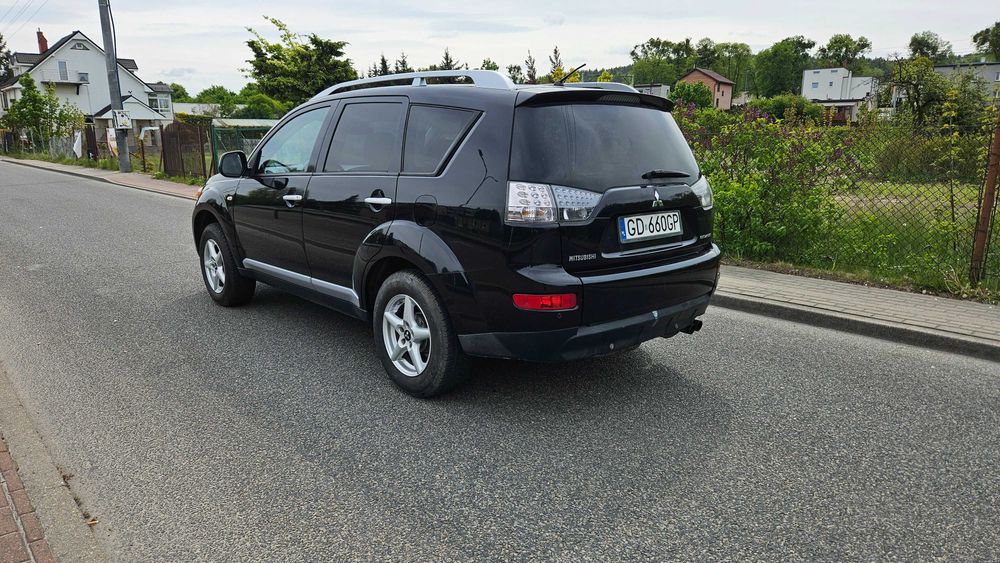 Mitsubishi Outlander 2.0D / Polski salon / 4x4 / 7-Osobowy / Xenony