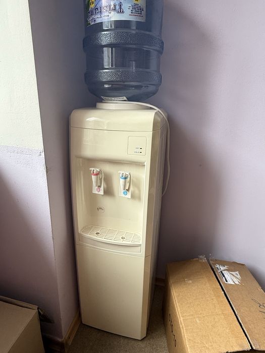 Продам кулер для воды с балоном