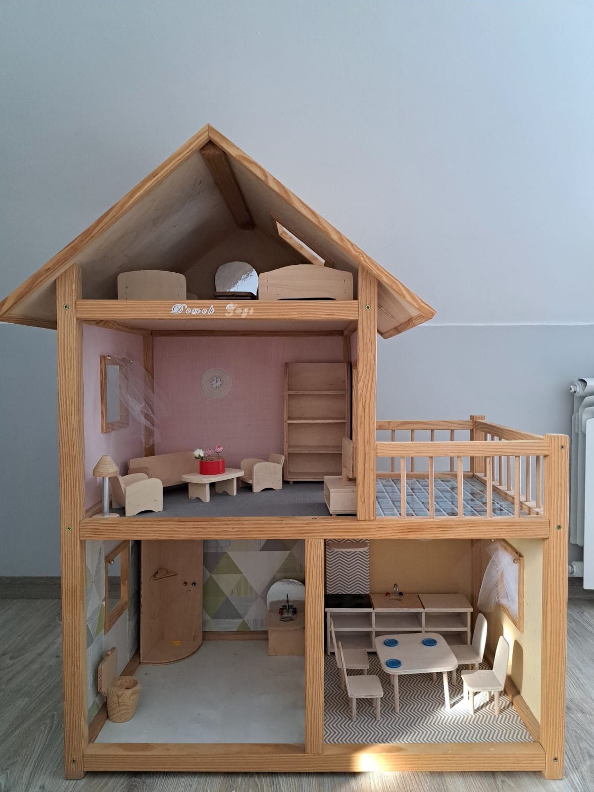 Domek dla lalek drewniany