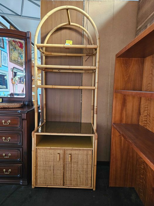 Móvel estante em verga - Muito bom estado geral