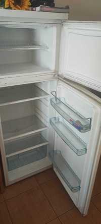 Vendo geladeira com freezer