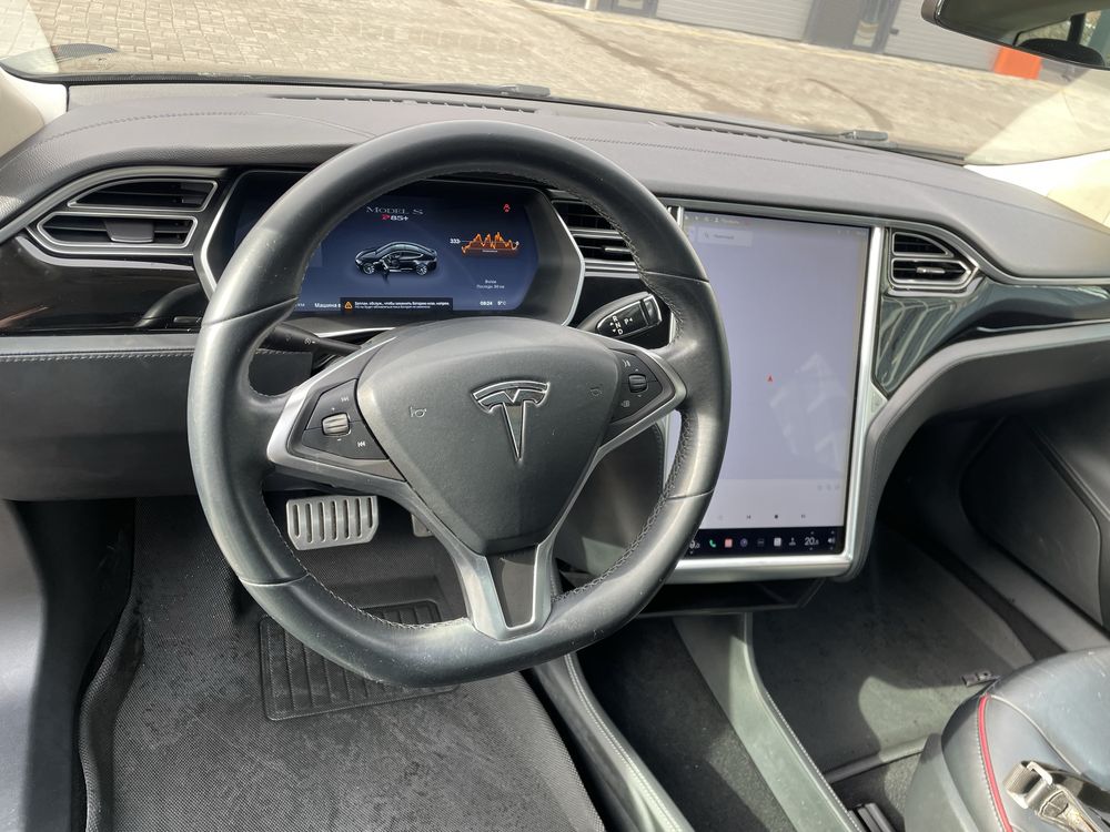 Tesla model s p85+