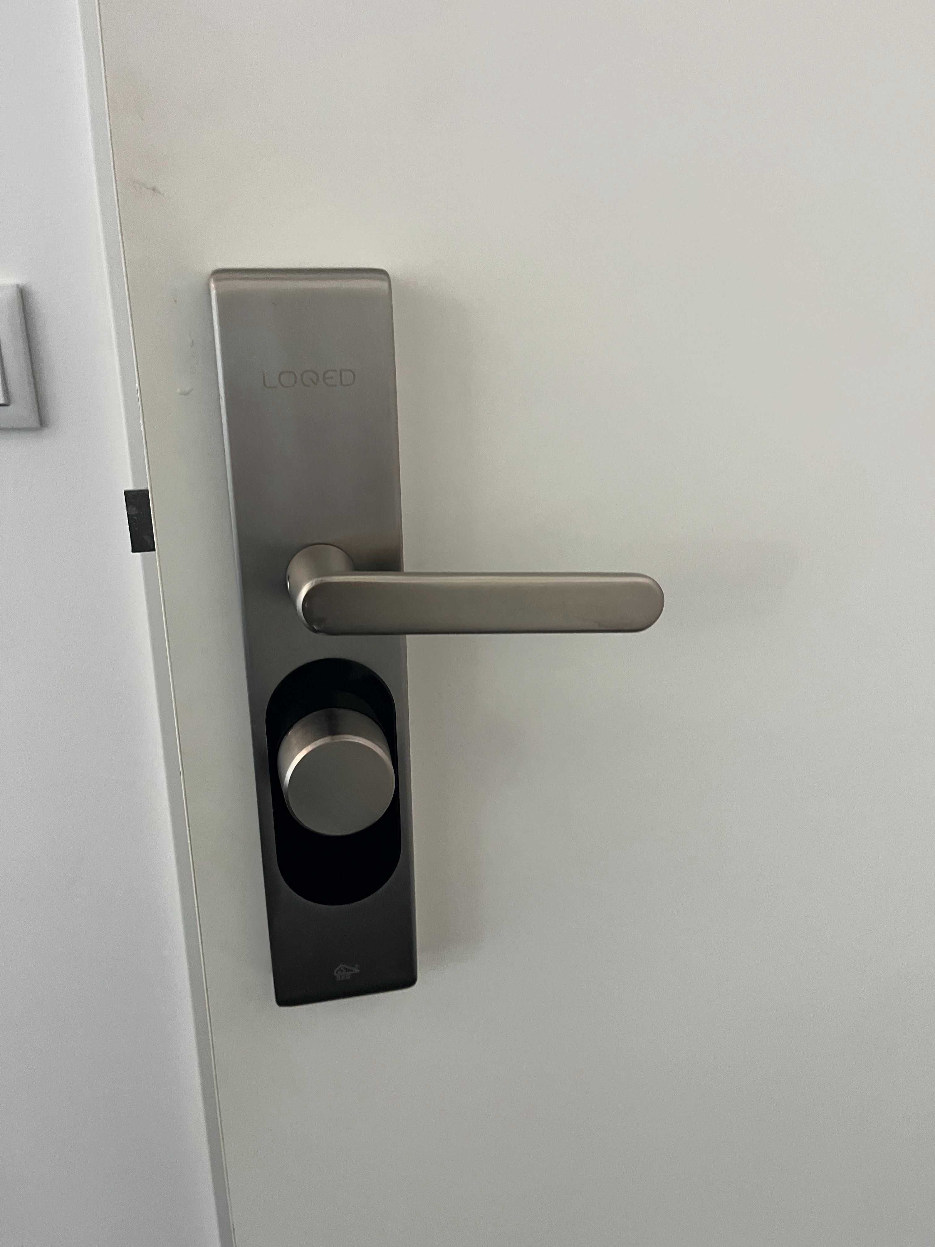 Fechadura electrónica LOQED Touch smart lock