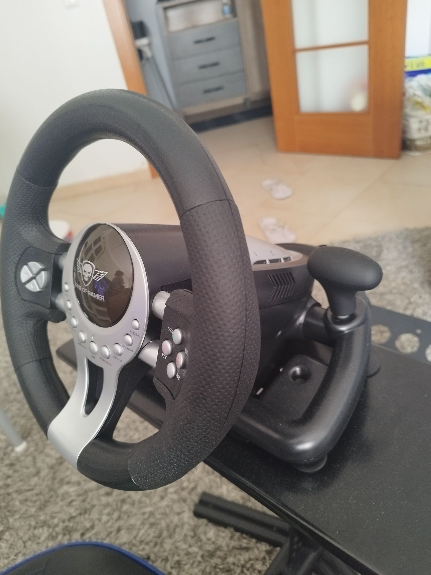 Cadeira para jogos com volante