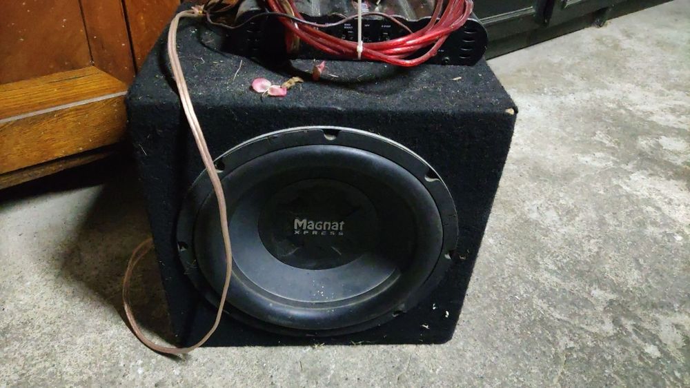 Subwoofer Magnat wzmacniacz 500W kable