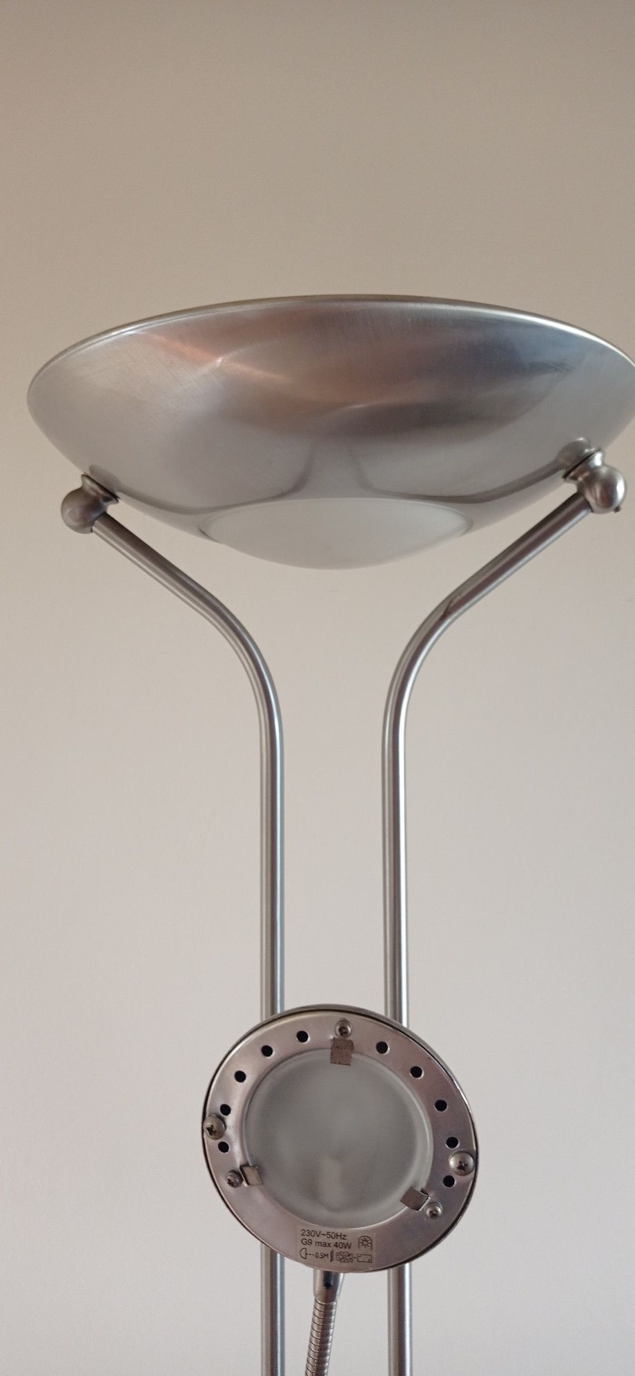 Lampa spojąca podłogowa