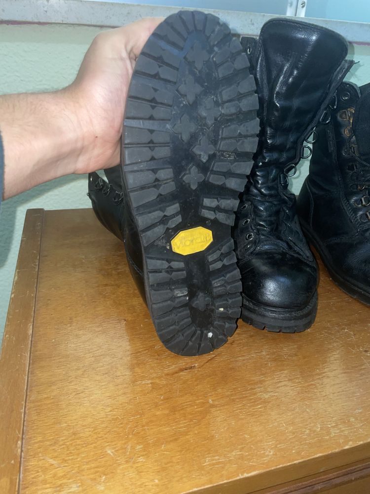 Botas em Pele Militares