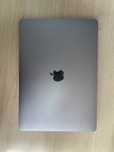 MacBook Pro 13 A2338 (M1, 2020) – Bom estado, arranhões ligeiros