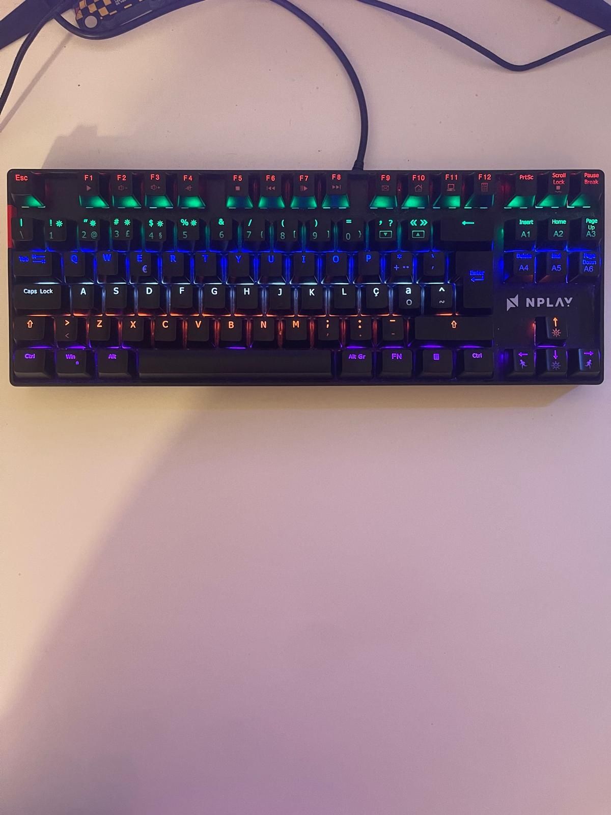 Teclado Mecânico NPlay Switch Azul e Tapete de rato com leads