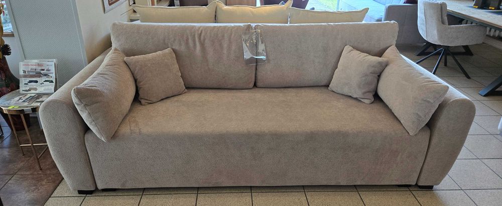 Sofa z bardzo dużym spaniem 168 cm CARMEN